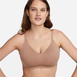 Lot of 2 Nike Alate Minimalist Women's Light-Support Padded Bra, size large a/b